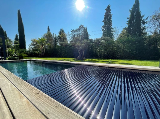 Volet de piscine à lames polycarbonate