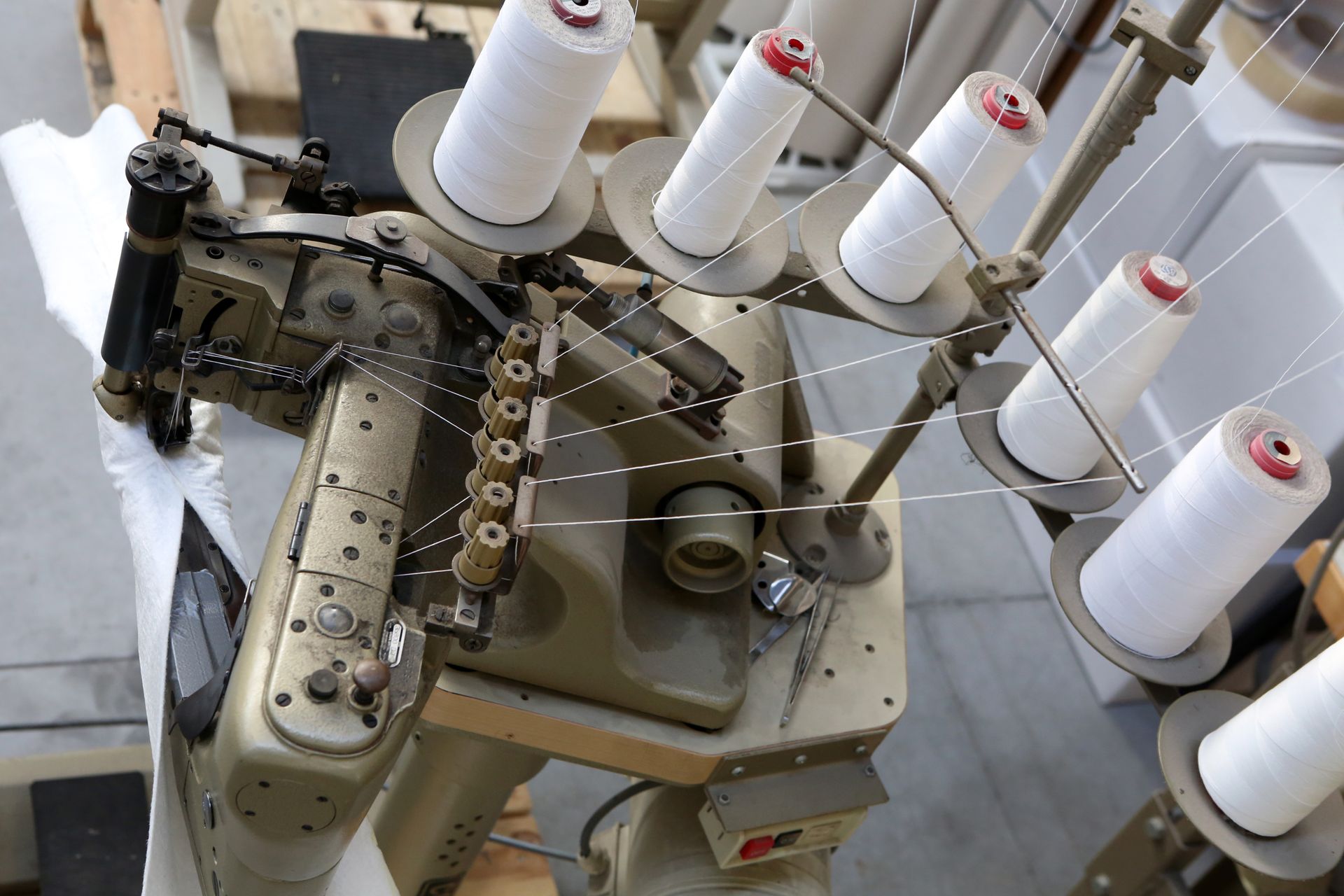 Confection artisanale de housses en feutre industriel – atelier de couture Technifeutre
