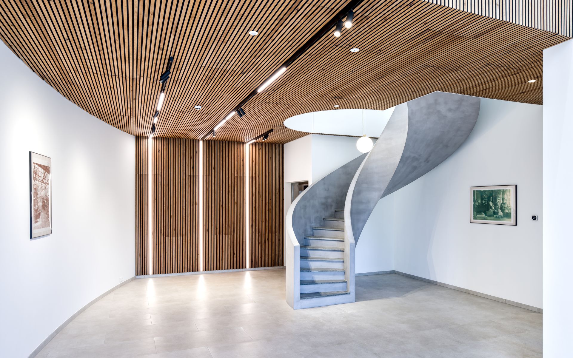 Plafond tasseau acoustique en bois courbe – isolation phonique Technifeutre